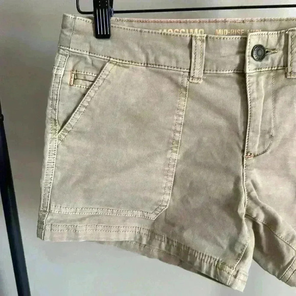 Tan Mossimo shorts - Picture 2 of 9